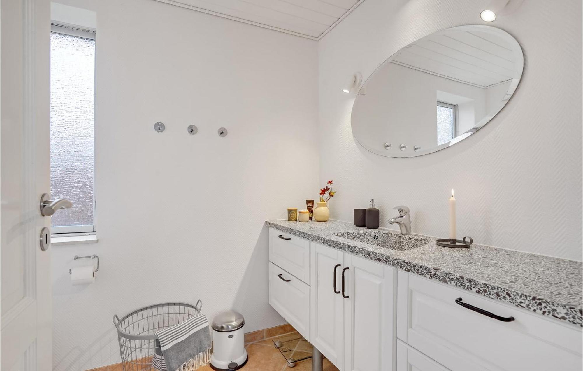 Gorgeous Home In Sunds With Kitchen Ngoại thất bức ảnh